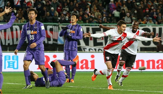 Lucas Alario (druhý zprava) se raduje, práv poslal River Plate do finále...