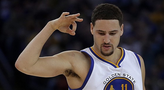 Klay Thompson z Golden State trefil za ti.