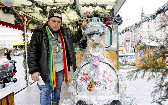 Vlastislav Schulz se svým vánoním vlákem.