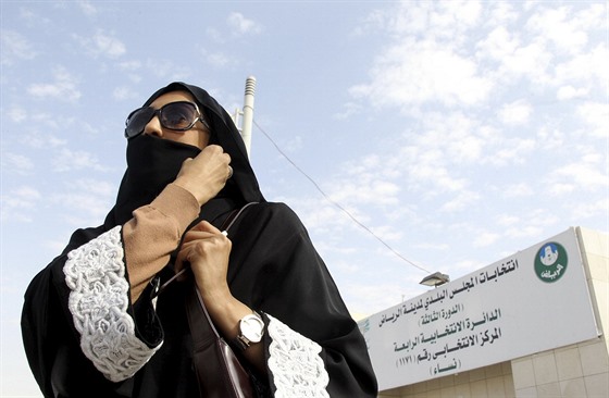 Mezi sedmi tisíci kandidáty v saudskoarabských regionálních volbách je i devt...