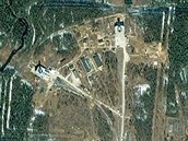 Startovací plocha 43 na kosmodromu Pleseck na map Google Earth.  Nahoe je...