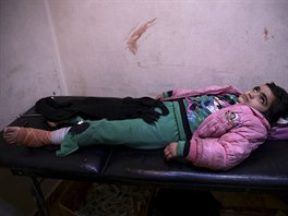 Zranní v syrské polní nemocnici v Dum. (17. prosince 2015)