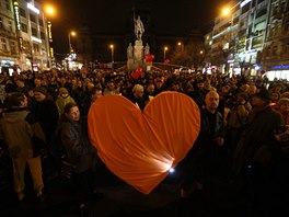 Lidé si pipomínají tvrté výroí od úmrtí Václava Havla (18. prosince 2015).