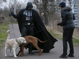 Darth Vader vení psa (11. prosince 2015).