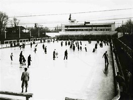 Zimní stadion na tvanici z roku 1933. Jen o nkolik msíc díve byl stadion...