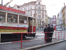 Olšany: V Praze dnes jezdila tramvaj s Betlémským světlem, skauti je rozdávali všem, kdo o něho měl zájem. Olšany: V Praze dnes jezdila tramvaj s Betlémským světlem, skauti je rozdávali všem, kdo o něho měl zájem.