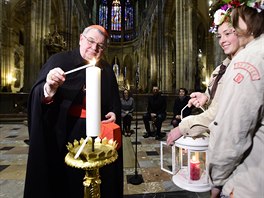 Čeští skauti předali 18. prosince v katedrále svatého Víta v Praze do rukou kardinála Dominika Duky betlémské světlo symbolizující přátelství, mír a naděje. Čeští skauti předali 18. prosince v katedrále svatého Víta v Praze do rukou kardinála Dominika Duky betlémské světlo symbolizující přátelství, mír a naděje.