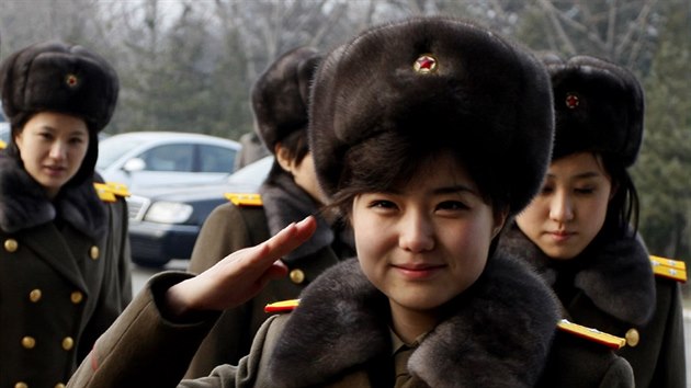 Severokorejsk dv kapela Moranbong se vydala na svou prvn zahranin cestu. (10. prosince 2015)