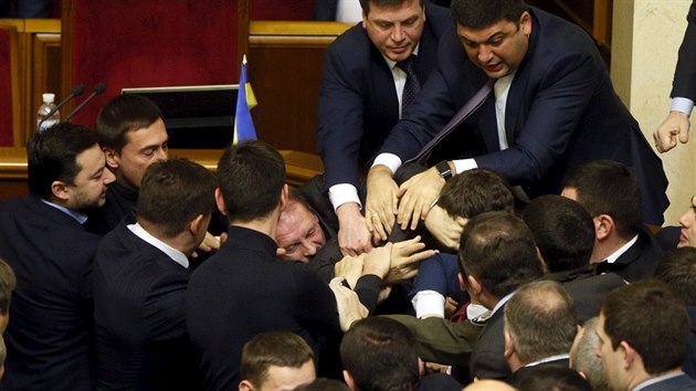 Rvaka v ukrajinskm parlamentu (11. prosince 2015)