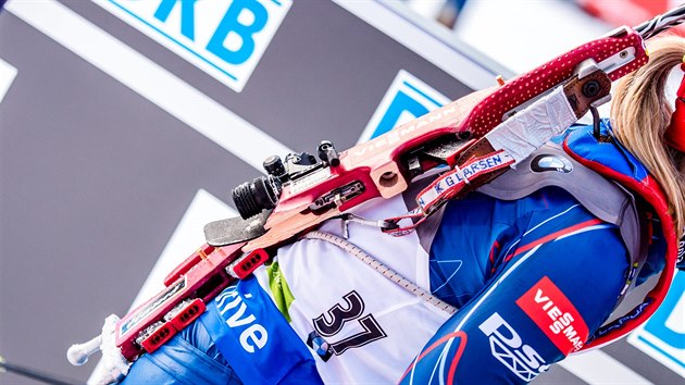NEEKAN PROBLM. Eva Puskarkov pi sprintu v Pokljuce dokonila zvod s rozbitou pabou.
