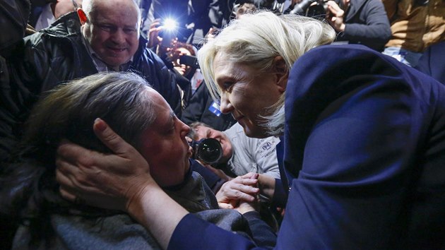 fka krajn pravicov Nrodn fronty Marine Le Penov po 2. kole francouzskch regionlnch voleb, v nm podle odhad jej strana propadla