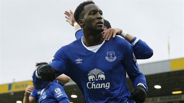 U ESTKRT PO SOB. Kanonr Evertonu Romelu Lukaku slav gl do st Norwiche.