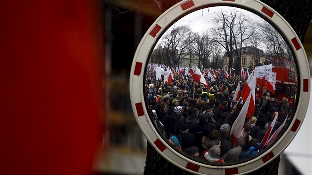 Protest ve Varav se zastnilo a padest  tisc lid (12. prosince 2015)