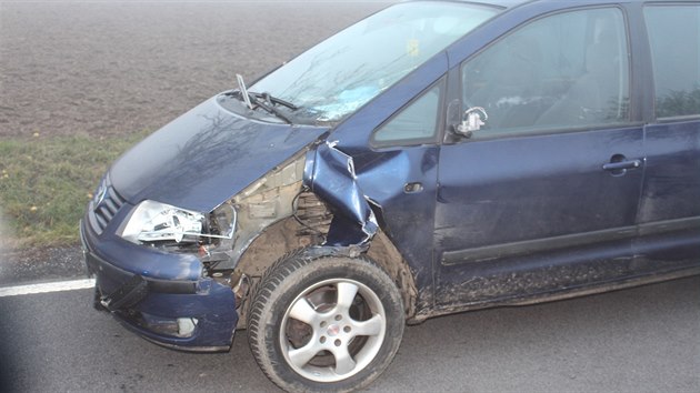 Pokozen auto po nehod u poliskho masokombintu.