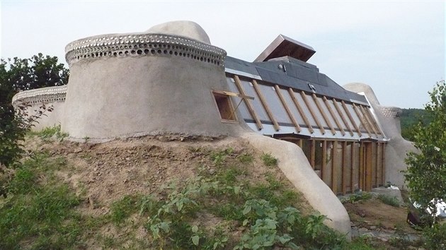 Dm s nzvem Zemnka postavili v roce 2012 v Sedliti u Szavy, kutnohorsk zemlo ho bude pipomnat.