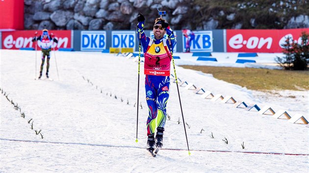 ZASE J. V ptenm sprintu si dal na jeden zvod pauzu, v sobotnm sthacm zvod u vtzstv nikomu nedaroval. Martin Fourcade.