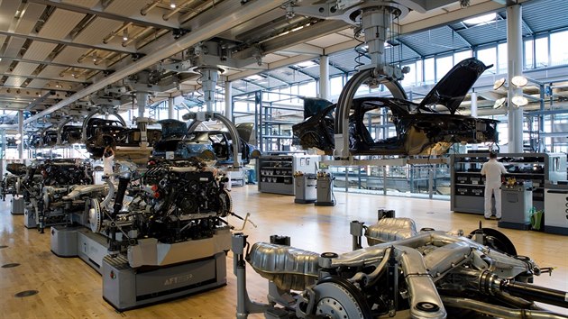 Koncern Volkswagen kon s vrobou svch limuzn Phaeton. V dransk Sklenn manufaktue se budou v budoucnu vyrbt elektromobily.