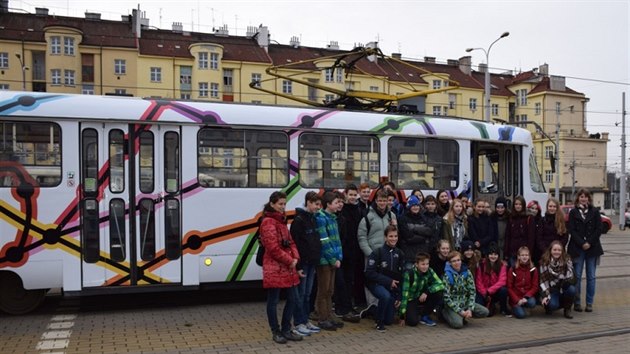 Vtzem 4. ronku soute "Namalujte svou tramvaj" se stala tda primy B praskho gymnzia Postupick.