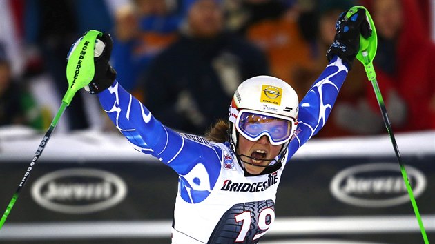 Petra Vlhov slav triumf ve slalomu v Aare.