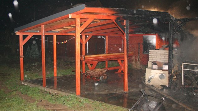 Požár zahradní chatky v Blateckém Mlýně v Olomouckém kraji způsobil škodu 400 tisíc korun.