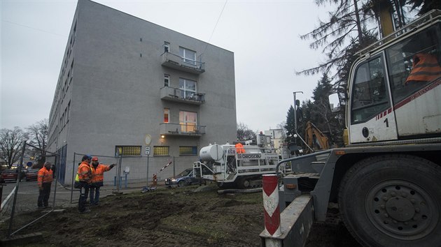 Do parku za zlnskm divadlem vjely bagry, akoliv radnice prce nepovolila.