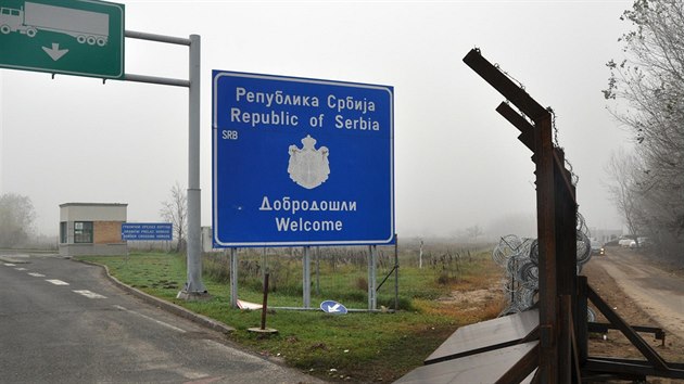 Ministr vnitra Milan Chovanec navtvil 13. prosince v Rzke na maarsko-srbsk hranici esk a slovensk policisty, kte pomhaj s ochranou schengensk hranice. (13. 12. 2015)