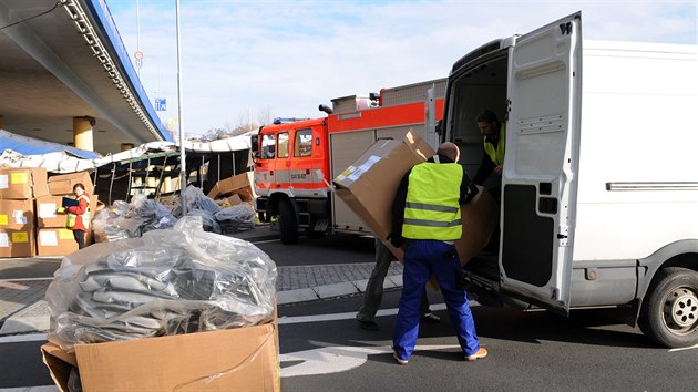 Hasii odklzej nvs polskho kamionu, kter se v ptek 11. prosince srazil na elezninm pejezdu ve Frdku-Mstku s projdjcm vlakem.