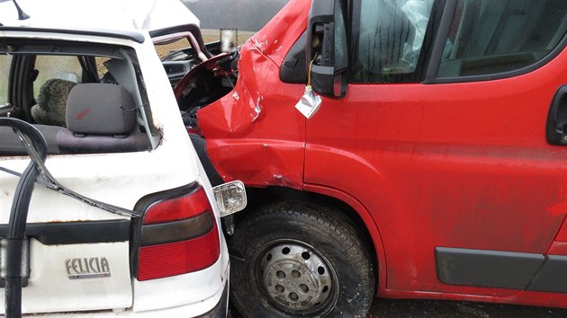 Tragick nehoda osobnho vozu s dodvkou u Solnice na Rychnovsku.