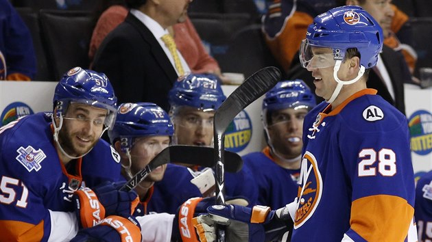 Marek idlick z NY Islanders slav se spoluhri trefu do st New Jersey.