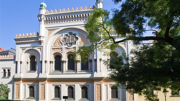 panlsk synagoga, asi nejvraznj Blskho stavitelsk stopa v Praze, byla postavena roku 1868.