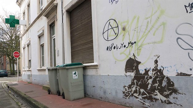Znm autor graffiti Banksy tvoil v uprchlickm tboe ve francouzskm mst Calais.