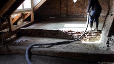 Pěnobeton vyplní nerovnosti při rekonstrukci a přitom nezatíží podlahu. Pěnobeton vyplní nerovnosti při rekonstrukci a přitom nezatíží podlahu.