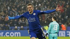 VARDY A JEHO PARTY. Anglický kanonýr Leicesteru Jamie Vardy právě slaví gól do... VARDY A JEHO PARTY. Anglický kanonýr Leicesteru Jamie Vardy právě slaví gól do...