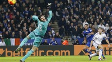 Parádní gól si v utkání proti Chelsea pipsal záloník Leicesteru Rijád Mahriz...