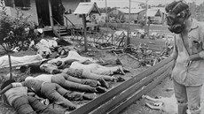 Hromadnou sebevradu v Jonestownu peilo jen 80 lidí.