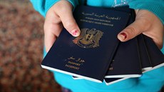 Islamisté podle informací amerických tajných služeb vyrábí padělané pasy na... Islamisté podle informací amerických tajných služeb vyrábí padělané pasy na...