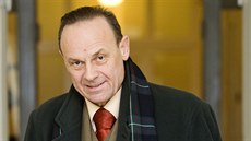 Obžalovaný Zdeněk Mezera na chodbě Městského soudu v Praze. (11. prosince 2015) Obžalovaný Zdeněk Mezera na chodbě Městského soudu v Praze. (11. prosince 2015)