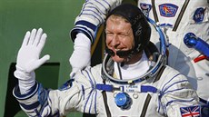 Britský astronaut Tim Peake se ped odletem louí s rodinou (15. prosince 2015)