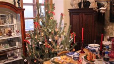 Muzejníci vánon nazdobili také m욝anský salón v Moukov dom.