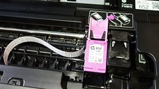 Výmna cartridge u tiskárny HP.