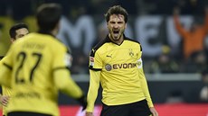 Mats Hummels z Borussie Dortmund se raduje z gólu, který právě vstřelil. Mats Hummels z Borussie Dortmund se raduje z gólu, který právě vstřelil.
