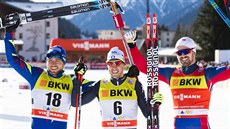 Trio nejlepích sprinter z Davosu. Zleva druhý Francouz Baptiste Gros, vítz...