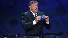 eská fotbalová legenda Antonín Panenka bhem slavnostního losu Eura 2016