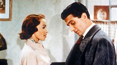 Françoise Arnoulová a Gilbert Bécaud ve filmu Země, odkud přicházím Françoise Arnoulová a Gilbert Bécaud ve filmu Země, odkud přicházím