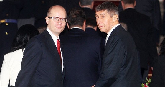 Dva nejoblíbenjí etí politici: premiér Sobotka a ministr financí Babi.
