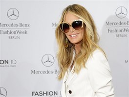 Australsk supermodelka Elle Macpherson dajn hubne dky Super elixru.