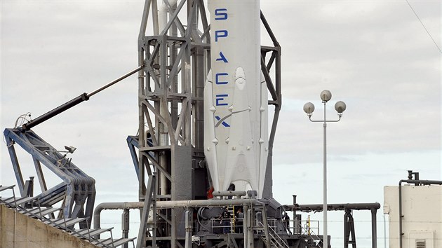 Z Mysu Canaveral spn odstartovala raketa Falcon 9 americk soukrom spolenosti SpaceX. (21. prosince 2015)