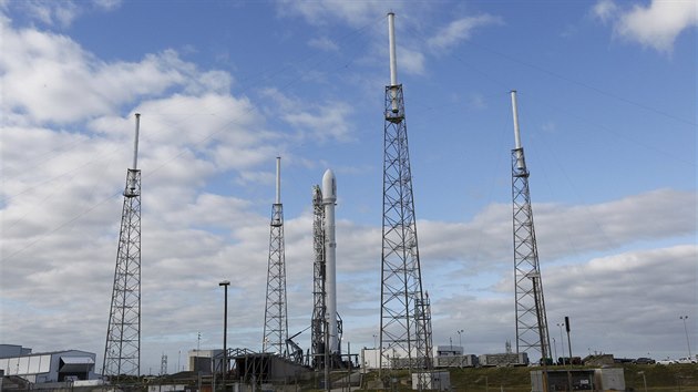Z Mysu Canaveral spn odstartovala raketa Falcon 9 americk soukrom spolenosti SpaceX. (21. prosince 2015)