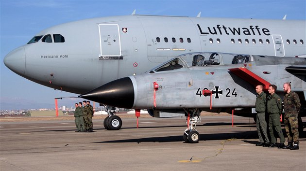 Nmeck letadla na tureck zkladn Incirlik (15 .prosince 2015)