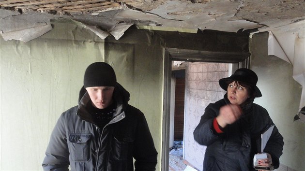 Dlosteleck palba zashla v Donbasu tisce rodinnch dom. Jednm z nich je i dm policisty Sai v obci Kirovo (16. prosince 2015)